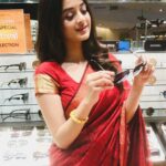 Darshana Banik Instagram - I loved shopping at the new and the biggest @sunglasshutindia store in Kolkata at Quest Mall. Come and visit this store for some amazing offers on your favourite shades! Thanks @sise.in @sunglasshut Makeup- @mainak.mk_up @sonam_makeupartist @makeupartistsouravnaskar