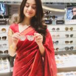 Darshana Banik Instagram - I loved shopping at the new and the biggest @sunglasshutindia store in Kolkata at Quest Mall. Come and visit this store for some amazing offers on your favourite shades! Thanks @sise.in @sunglasshut Makeup- @mainak.mk_up @sonam_makeupartist @makeupartistsouravnaskar