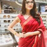 Darshana Banik Instagram - I loved shopping at the new and the biggest @sunglasshutindia store in Kolkata at Quest Mall. Come and visit this store for some amazing offers on your favourite shades! Thanks @sise.in @sunglasshut Makeup- @mainak.mk_up @sonam_makeupartist @makeupartistsouravnaskar