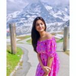 Darshana Banik Instagram - Mesmerising beauty all around. #swiss #holiday #IndianTraveller @shritama.c Switzerland