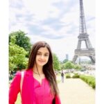 Darshana Banik Instagram - Holidaying in Paris, but no makeup feels more like a vacation. #EiffelTower #Paris #France Tour Eiffel