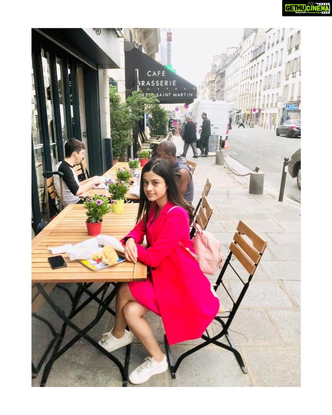 Darshana Banik Instagram - All charged with croissant 🥐, coffees ☕️ and youghurt. Time to explore the city. #Paris #Tourist #modeon Paris, France