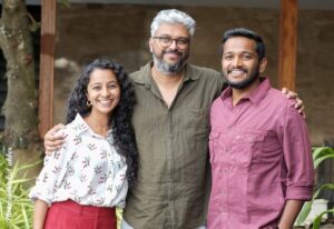 Darshana Rajendran Instagram - Many hours of promotions down and still smiling. Only for Jaya Jaya Jaya Jaya Hey.

With favourites @ibasiljoseph and @vipindashb 

Bindhu, thanks for letting me raid your personal and @ela_india clothes ❤️

📸: @sidhiqueakber