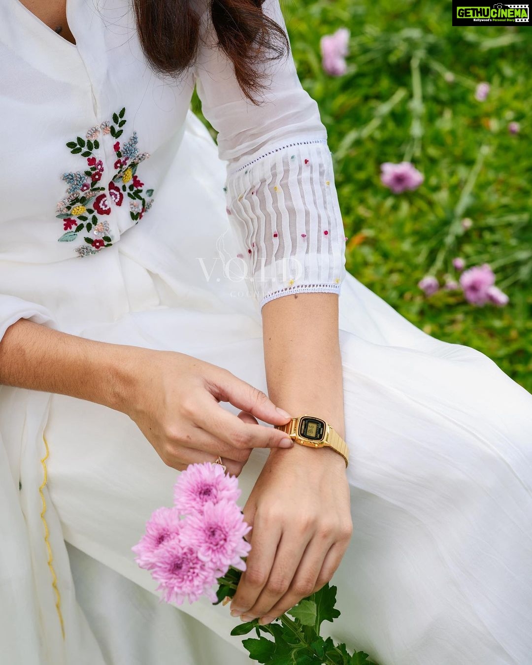 Deepa Thomas Instagram - R E S H A M Breathable soft organza hand embroidered to perfection with contrasting reshams and hand embellishments crafted with elegance from the house of VOID. We hope this collection brings you the same joy as it gave us to make it! Dm us for any product related queries. . . Ps: The product colour may slightly vary due to photographic lighting sources. Captured by : @picstory_josecharles Inframe: @deepthomas__ MUA: @prabin_makeupartist Location: @stayatriversideinn . #glam #classyoutfit #premium #premiumorganza #organza #festiveoutfit #festivelook #trendyoutfits #outfitoftheday #celebritystyle #celebritys #inspiring #latestsuits #sale #salwarsuits #salwarsuit #indian #clothingbrand #voidcochin #fashion #lifestyle #monisha #wedding #prettyoutfit #shoponline #onlinesale #indian #premiumquality