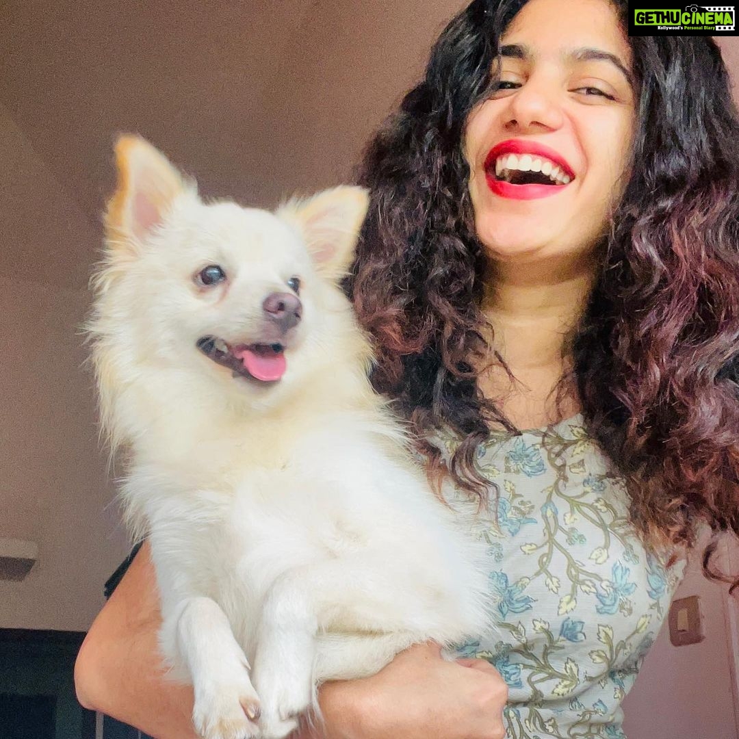 Deepa Thomas Instagram - Hey,Iām on Instagram. @the_avarachan I need some love. :) šš¤ See you there ! Love you šāØ