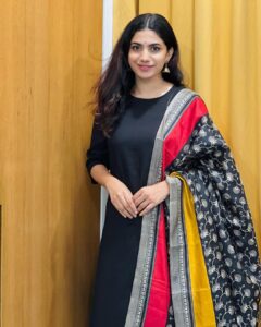 Deepa Thomas Instagram - Be as you wish to seem :) 🤍 ✨

Loved this black salwar set by @tada_wearhouse ✨