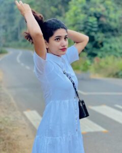 Deepa Thomas Instagram - A year changes you a lot :) 🤍

This casual white dress by @we_shoppie :) ✨

📸: @deepthithomas94 🤍