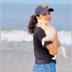Deepa Thomas Instagram – Today’s good mood is sponsored by my L O V E 🤍🤓 

#yourstrulyavarachan