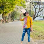 Deepa Thomas Instagram - Wrong pose,but it’s okay ;) Loved this shirt & jeans : @rainbow.super.store 💛 Captured by @deepthithomas94 🤍