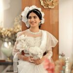 Deepa Thomas Instagram – And suddenly you know…It’s time to start something new and trust the magic of beginnings ✨:) 

The amazing team :) – 
Wearing : @t.and.msignature 
Jewellery : @m.o.dsignature 
Photography : @fazil_photography__ 
Makeup & hair : @makeup_by_mariyaaa
Location : @addresshome.kochi Address Home