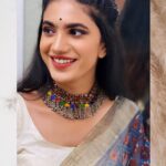 Deepa Thomas Instagram – By all means do it :) 💕
Saree & jewellery: @jugalbandhi ✨
Makeup & hair : @makeup_by_mariyaaa
#stylingbydt