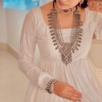 Deepa Thomas Instagram – 🦢

Loved this karachi mul mul cotton dress by @tedddstories 🤍

Silver Jewellery set : @silver_andsalt ✨

#stylingbydt