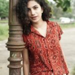 Deepa Thomas Instagram – I’m always comfy with @comfy.garments 💛

Civappu Shirt : @comfy.garments

Thankyou for this beautiful pictures 📸 : @aisha_moidhu