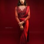 Deepa Thomas Instagram - Feels like a 🍷 This beautiful red drape saree : @t.and.msignature ❤️ Jewellery: @m.o.dsignature ✨ Makeup & hair : @femy_antony__ ✨ Clicked by : 📸@jiksonphotography ✨ #tandmsignature #modsignaturejewellery #deepathomas #christmas #drapesaree Studio Loc