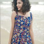 Deepa Thomas Instagram – Undoubtedly a beach person! 🤘🏻

🌼 Loved this bloom Kurti by @comfy.garments 💙🌼

Photography : @aisha_moidhu 💛