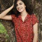 Deepa Thomas Instagram – I’m always comfy with @comfy.garments 💛

Civappu Shirt : @comfy.garments

Thankyou for this beautiful pictures 📸 : @aisha_moidhu