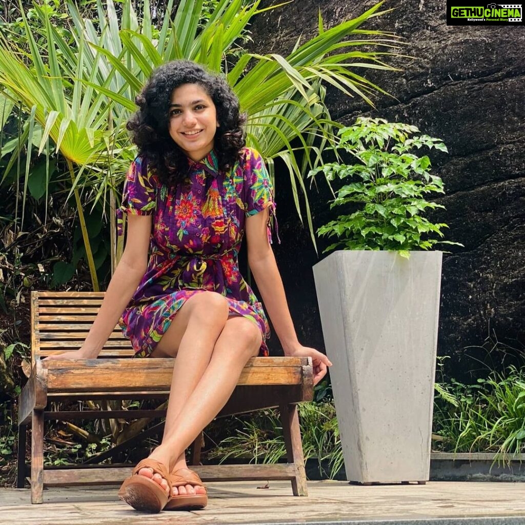 Deepa Thomas Instagram – The mirror talks ! 🦋 #stylingbydt | Gethu Cinema
