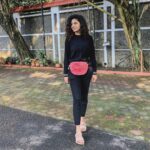 Deepa Thomas Instagram - The fluffy pinky waist pouch @stuffsunique1 💗 📸 : @fariz_lezin_ 😘