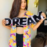 Deepa Thomas Instagram - The one word which keeps me going ! #dream ❤️ Customized cushion : @dishum_giftings Shirt : @zivens.in Pic credits : @anarkali_nazar 🤍 Btw , it’s a temporary hair straightening 😛 SFS Airport Royale
