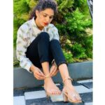 Deepa Thomas Instagram - The Nude transy block heels from @stuffsunique1 - Loved the way it fits for my feet 💯 Thankyou for the 👡 : @stuffsunique1 💛 Pineapple print Shirt: @reliancetrends 📸 : @akshayy_anil_