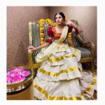 Deepa Thomas Instagram - 🌸Let this Onam brings you happiness, peace and more health ✨🌸 Dawani & jewellery: @shobhikaweddingsofficial Makeup : @rizwan_themakeupboy Styling : @creative_world_by_rs Thanks to @hashifajar 😊 Shobhika Wedding Mall
