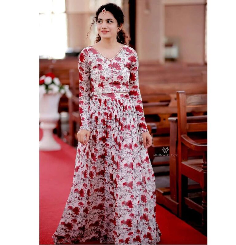 Deepa Thomas Instagram - @barqatdesigns Absolutely loved this dress. Thankyou ❤️ Jewellery : @ladies_planet_rental_jewellery 📸 : @moonwedlock