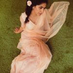 Deepa Thomas Instagram - A vintage soul 🤎 Peach organza saree : @adiadesignsblr Styling : @chaaru__s