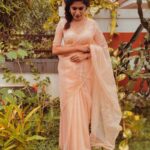 Deepa Thomas Instagram - A vintage soul 🤎 Peach organza saree : @adiadesignsblr Styling : @chaaru__s