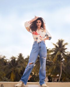 Deepa Thomas Instagram - 10 in a row ✨

Beautifully captured by : @plan.b.actions 
 Makeup: @rizwan_themakeupboy