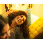 Deepa Thomas Instagram - This smile is for everyone who made my day special ❤ Big Hugs & love to you all . Thankyou ! 21/11 : The day ✨ Pic credits : @cinematography_addicted 😊
