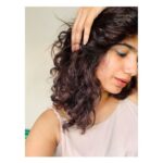 Deepa Thomas Instagram - You see my favourite color over there ! 🤷🏻‍♀️ Eye stick : @lakmeindia Eye conic kajal : Blue