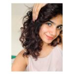 Deepa Thomas Instagram - You see my favourite color over there ! 🤷🏻‍♀️ Eye stick : @lakmeindia Eye conic kajal : Blue