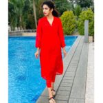Deepa Thomas Instagram - Okay, This is chikkankari kurti not chicken curry - @naslen._ 🤦🏻‍♀️. Learn something new for today 🤷🏻‍♀️ Red chikkankari kurti : @online_shopping_cartt Makeup & hair : @rizwan_themakeupboy Sandal : @lark_boutique_and_footland