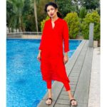Deepa Thomas Instagram - Okay, This is chikkankari kurti not chicken curry - @naslen._ 🤦🏻‍♀️. Learn something new for today 🤷🏻‍♀️ Red chikkankari kurti : @online_shopping_cartt Makeup & hair : @rizwan_themakeupboy Sandal : @lark_boutique_and_footland