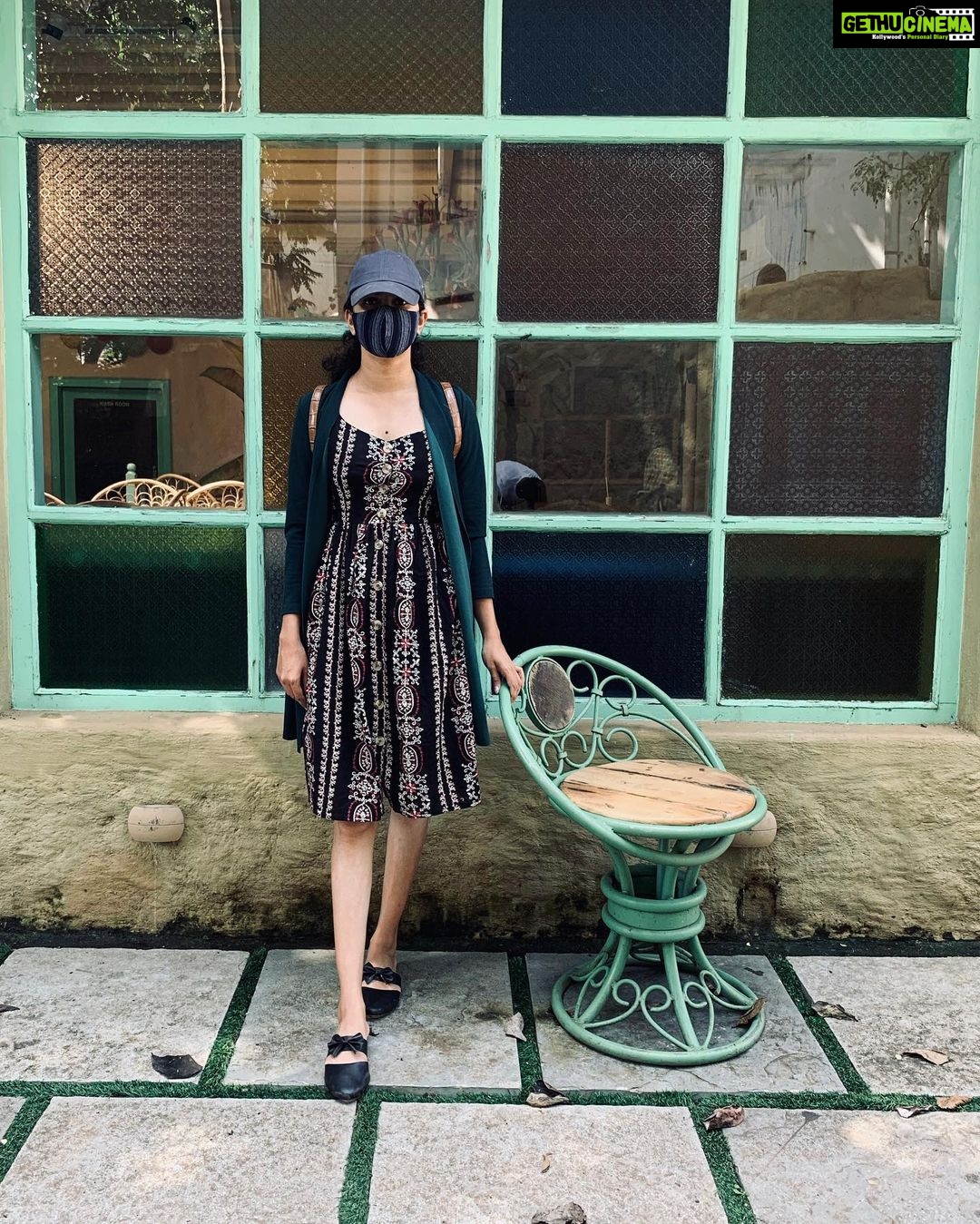 Deepa Thomas Instagram - Recognizing people in 2020 ; Me : Hey,look here itโs me wearing a blue mask with white stripes. #maskyear ๐: @shoppers.budget ๐ธ : @chaaru__s