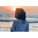 Deepa Thomas Instagram – H𝚘𝚠 𝚌𝚊𝚗 𝚒 𝚖𝚒𝚜𝚜 𝚝𝚑𝚒𝚜 𝚋𝚎𝚊𝚞𝚝𝚒𝚏𝚞𝚕 𝚜𝚞𝚗𝚜𝚎𝚝? 🌅 ✨

#𝚜𝚞𝚗𝚜𝚎𝚝 #𝚋𝚎𝚊𝚞𝚝𝚒𝚏𝚞𝚕𝚟𝚒𝚎𝚠 #𝚑𝚊𝚙𝚙𝚒𝚗𝚎𝚜𝚜 📸 – @amithaemily Kozhikode Beach