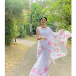 Deepa Thomas Instagram - Extremely obsessed with this saree ✨ Organza saree by @varnudais 🌸🌸 Thankyou so much!♥️ #sareelove#organzasaree #white Calicut, India