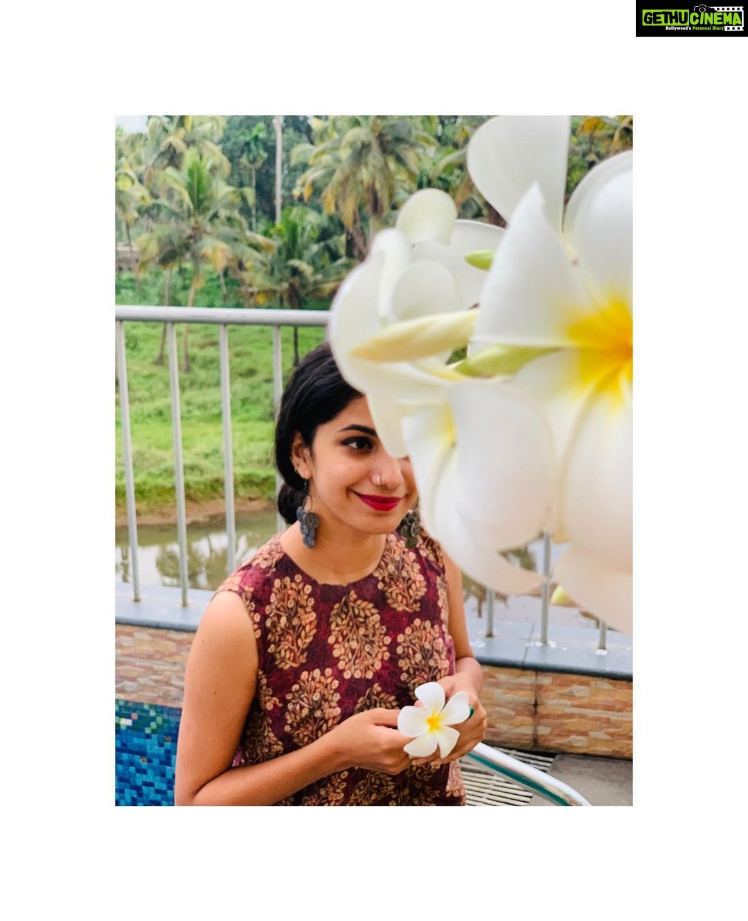 Deepa Thomas Instagram - Blooming 🌸 Pic credits - @aishu.__.ravikumar