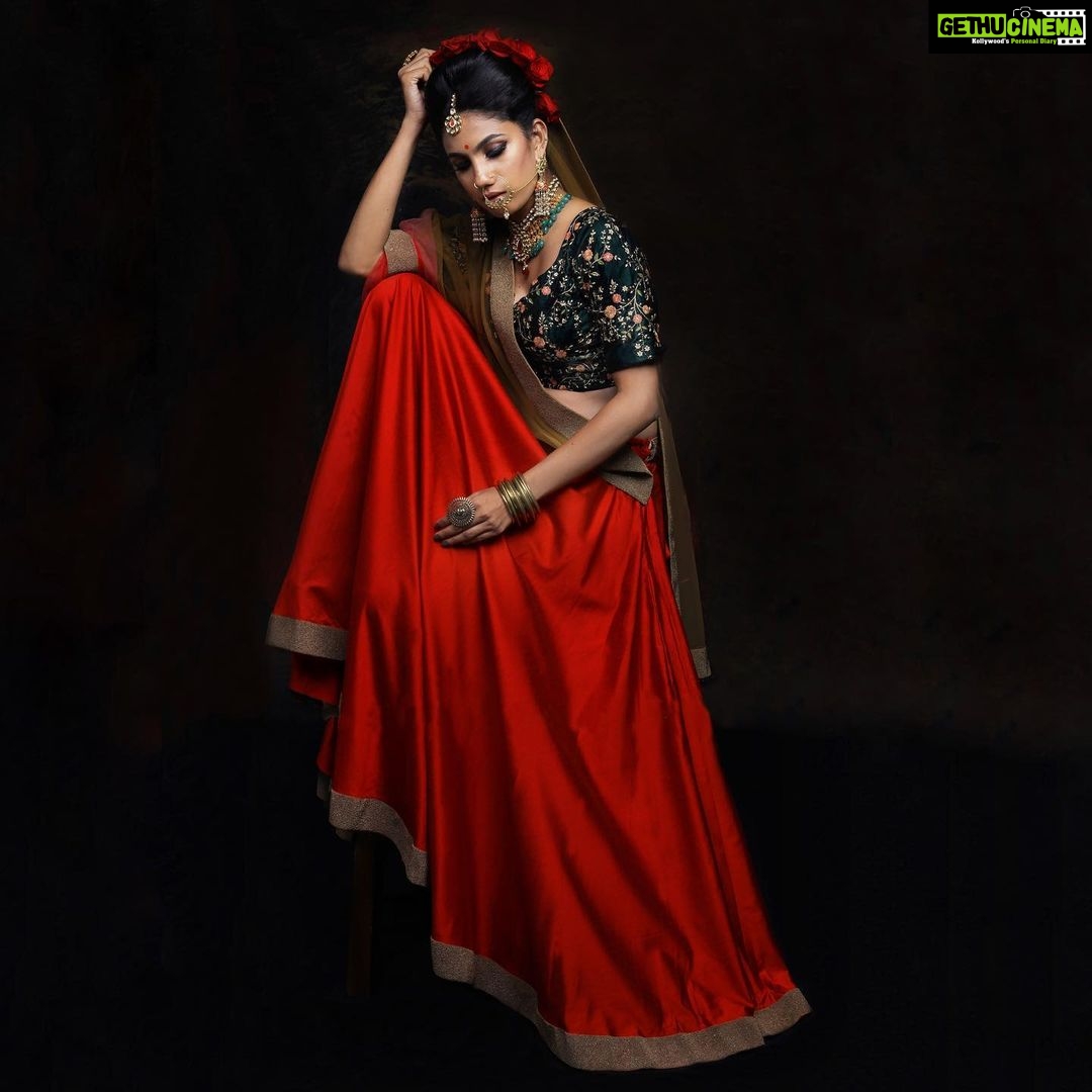 Deepa Thomas Instagram - “My woman is the kind of woman who understands what looks good on her and sticks to it” - @sabyasachiofficial Sabyasachi inspired ✨ Concept & Costume designed by - @nayans_fd ♥️ Photograph by - @arshalphotography 😊