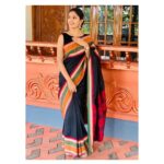 Deepa Thomas Instagram - Amme ee saree nja angu edikuwatto! 😛 @paavay_sareeshaper was perfect for the saree drape 💗 #Saree #ethinic
