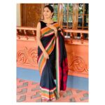 Deepa Thomas Instagram – Amme ee saree nja angu edikuwatto! 😛
@paavay_sareeshaper was perfect for the saree drape 💗
#Saree #ethinic