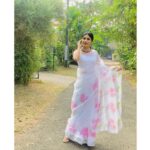 Deepa Thomas Instagram - Extremely obsessed with this saree ✨ Organza saree by @varnudais 🌸🌸 Thankyou so much!♥️ #sareelove#organzasaree #white Calicut, India