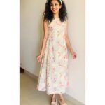 Deepa Thomas Instagram – And this was a beautiful comfy dress by @comfy.garments 👗 ♥️
The cute floral head band by @cucurbita__ ♥️
#comfy #dress #pastel #gift #headband