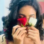 Deepa Thomas Instagram – What about some drama with roses?! 🤷🏻‍♀️ 🥀
Photo taken by @ronywhitefeather