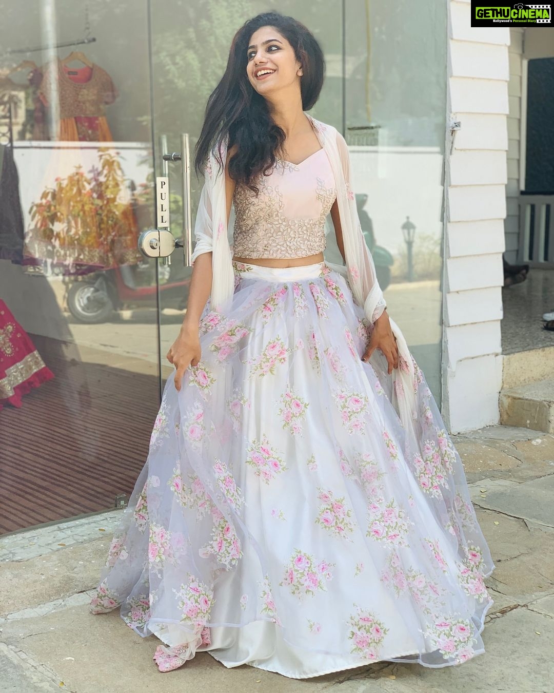 Deepa Thomas Instagram - @varunajithesh designs 💝 👗 Pic credits - @nidhunaofficial Varuna Jithesh