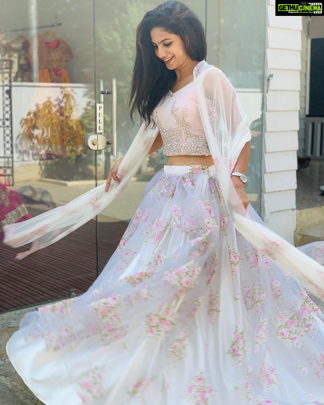 Deepa Thomas Instagram - @varunajithesh designs 💝 👗 Pic credits - @nidhunaofficial Varuna Jithesh
