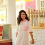 Deepa Thomas Instagram - Smile for all the good moments you have!❤️ Photography : @anvarzayanphotography @tadpolphotography @mahi_unnikrishnan