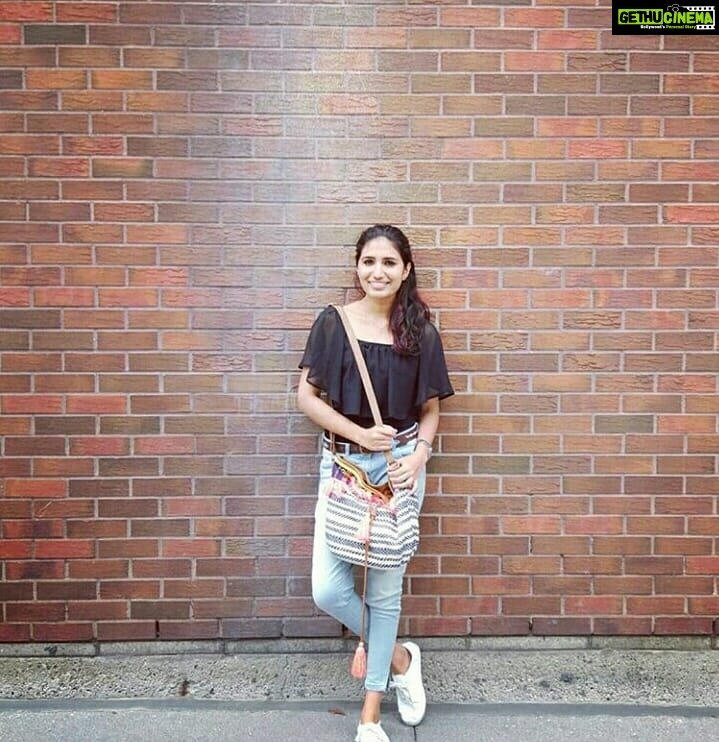Deepa Thomas Instagram - To the most beautiful girl out there ! 💗💗💗 My one and only sistaah.. Wishing you a very happy birthday kunje ! Love you a lot.😘 Muah..😘❤ I'm very much Blessed to have you in my life 🙏 @l_i_v_e._l_o_v_e.l_a_u_g_h