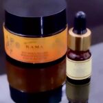 Deepa Thomas Instagram – My nighttime regime has been tweaked for the past few weeks and honestly, its done wonders to my skin. 

If you want instant glow and radiant skin then get your hands on Kama Ayurveda Skincare Range from-
https://bit.ly/3RT03Mf

My routine consists of-

1. Kumkumadi Brightening Face Scrub
2. Kumkumadi Miraculous Ayurvedic Night Serum-

Buy Your @kamaayurveda Range Now!

#Kamaayurveda #Kumkumadi #Skincare #Nightroutine #facescrub