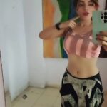 Devshi Khandur Instagram - Oh my god...I am gorgeous ❤️ Say it to yourself everyday. #selflove #selfcare #devshikhanduri #reels #workout #fit #ohmygod #gorgeous #iamgorgeous #meditation #yoga #intermittentfasting #painting #girl #actress #preparing #mirror #abs #femaleabs #fitgirl